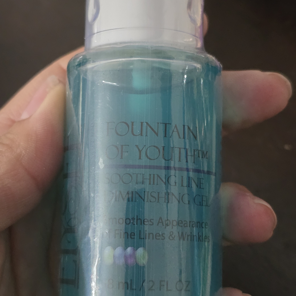 Youth Skincare Set with Blue and Silver Packaging - Picture 11 of 13